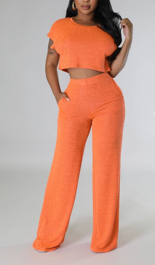 CROP TOP & WILD LEG PANTS SET.